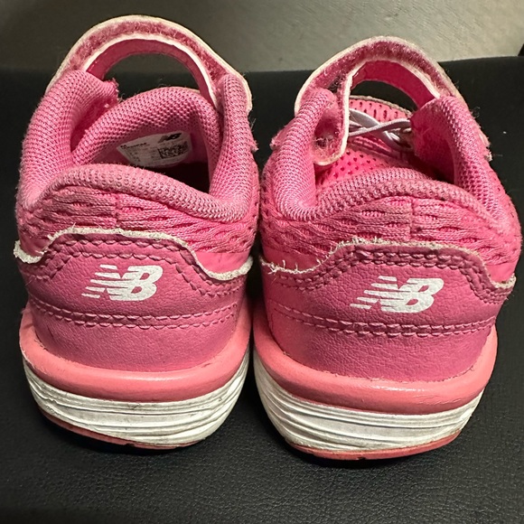 New balance toddler 680 V6 hook and loop running shoe size 7.5 pink - Picture 3 of 11